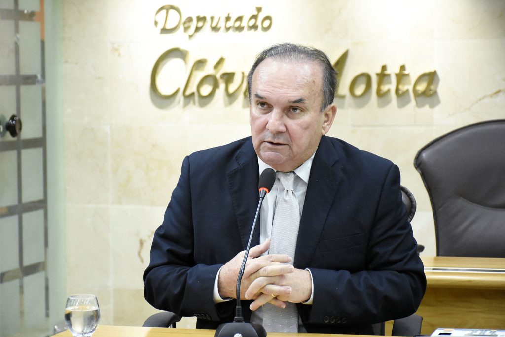Vivaldo e Nelter pedem solução sobre decisão de transferir tomógrafo