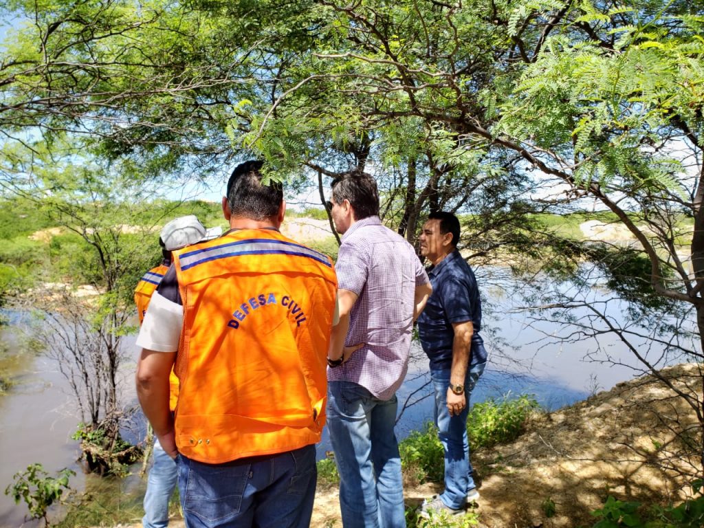 George Soares visita barragem com problemas em Fernando Pedrosa