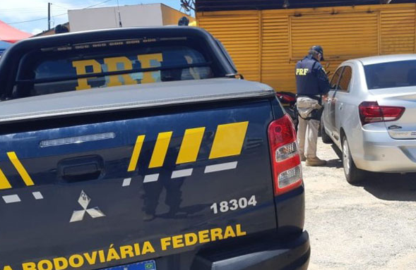 PRF recupera veículo de locadora na BR-304