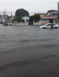 Natal engarrafado e alagado
