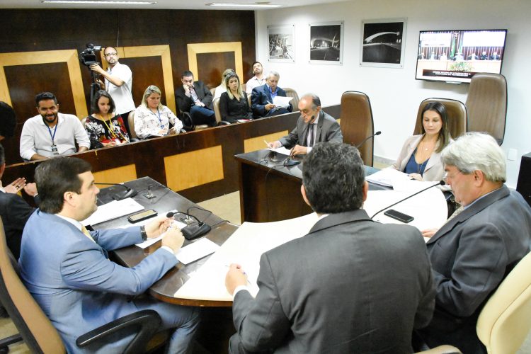 ComissÃ£o da ALRN aprova aumento de salÃ¡rio para TCE, MPRN e Defensoria