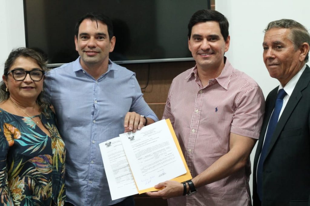 George Soares entrega emendas que beneficiam Educação e Segurança de Assu