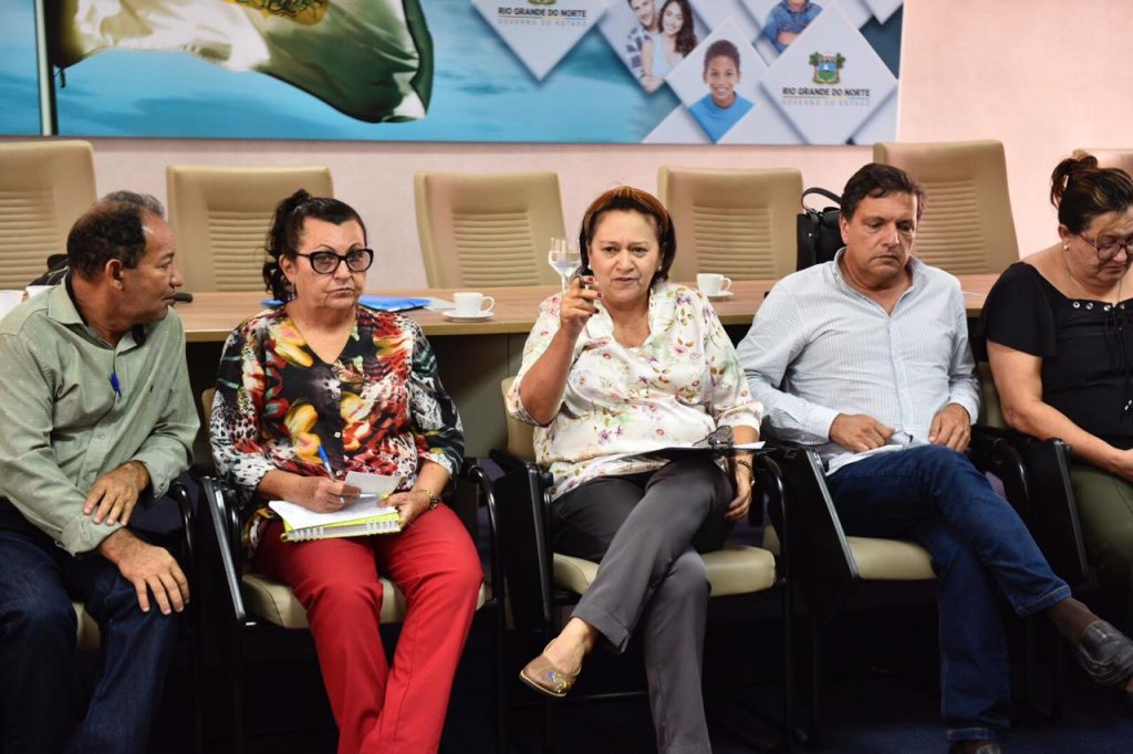 Governadora discute organização do SUS e melhoria do atendimento de saúde