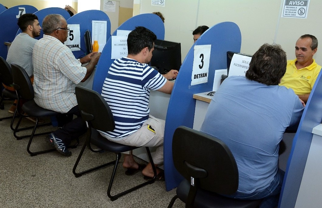 Detran reforça que cidadão não precisa de terceiros para acessar serviços