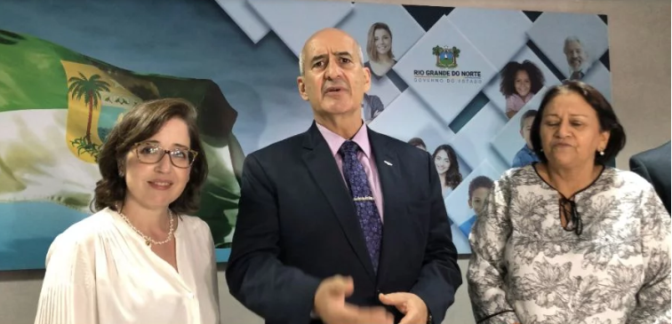 Fátima ingrata: "eu poço até escutar, mas num vou nem olhar". rsrsr...