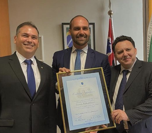 Eduardo Bolsonaro recebe título de cidadão natalense