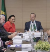 Fátima na cor do PT