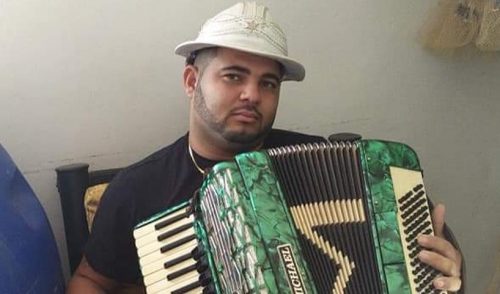 Produtor musical é assassinado a tiros enquanto conversava com amigos em Natal