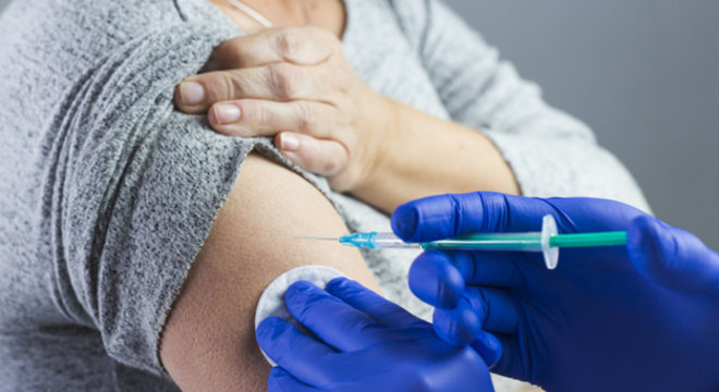 Covid-19: vacina que deve ser cedida ao SUS se mostra eficiente em testes