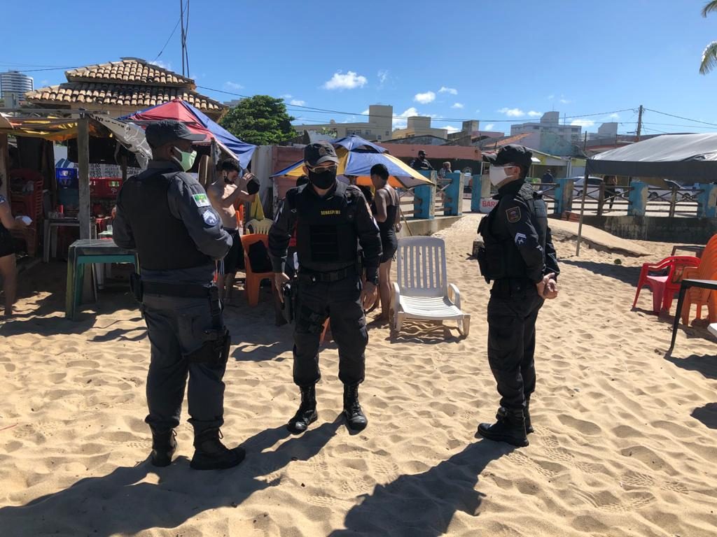 PolÃcia Militar fiscaliza praias de Natal