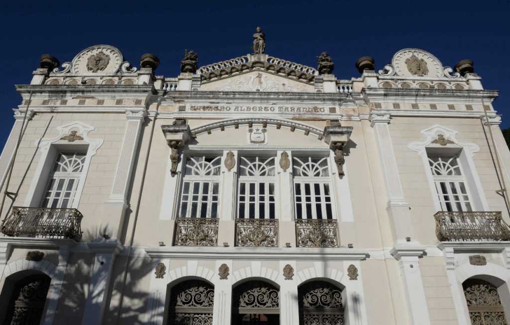 Governo publica edital de licitação da caixa cênica do TAM