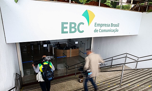 FÃ¡bio Faria vai demitir militares, diz Folha